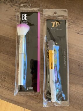 Beauty Essentials Set of Two Makeup Brushes -
